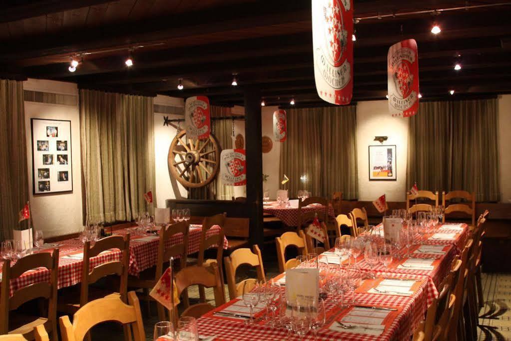 Hotel Krone Attinghausen エクステリア 写真