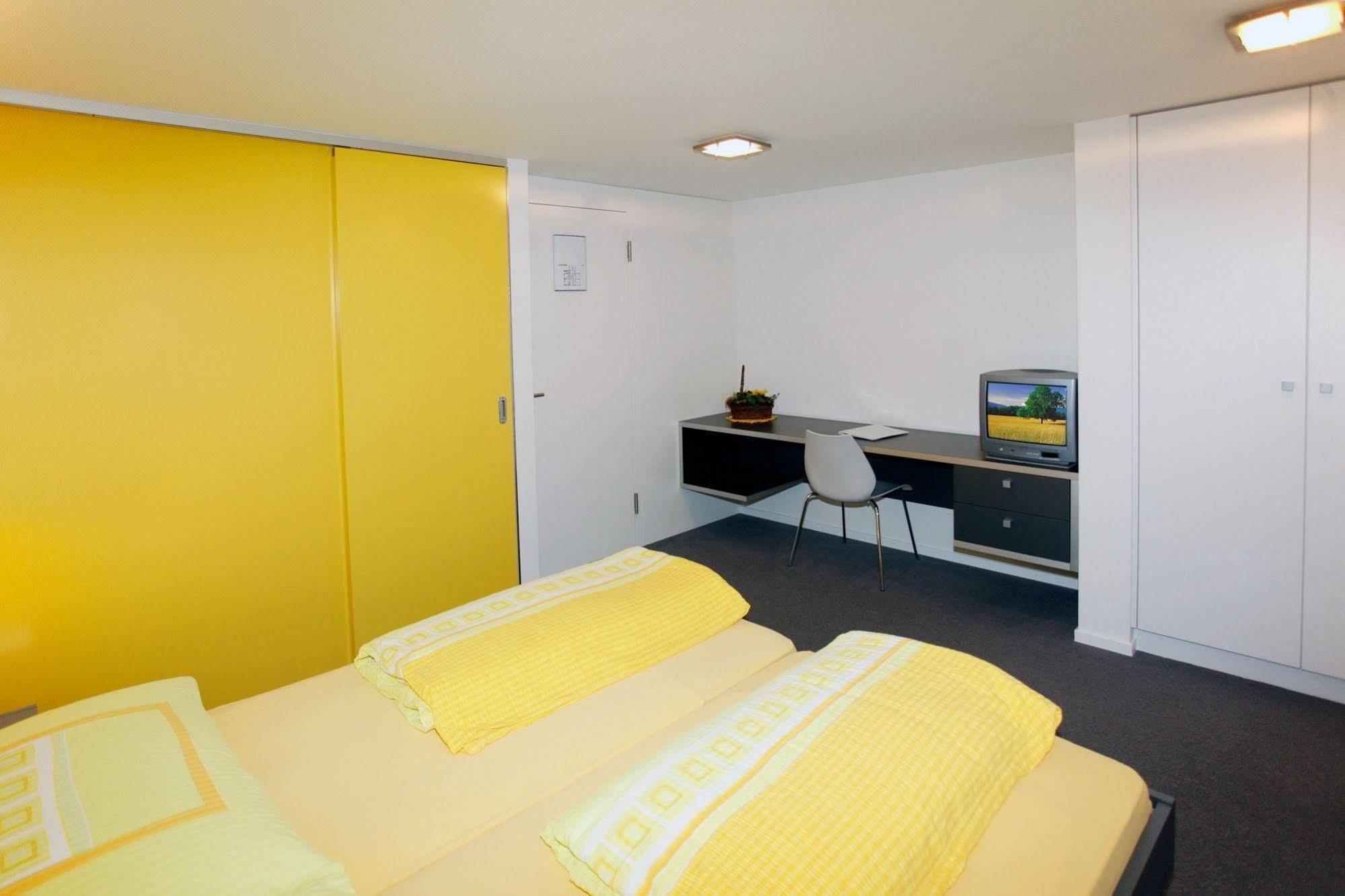 Hotel Krone Attinghausen エクステリア 写真